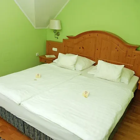 Szent Anna Panzio Es Etterem * Szob
