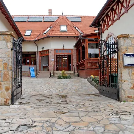 Szent Anna Panzio Es Etterem Szob